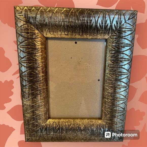 Frame 5 x 7 pewter color wooden frame, leaf embossed design, easel back - Picture 1 of 6